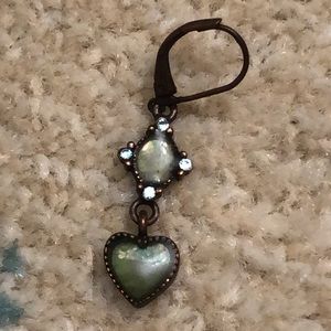 🍀 4/$15! Single vintage dangly wearing w/clover & 💚 shape. Just 1. Not a pair.